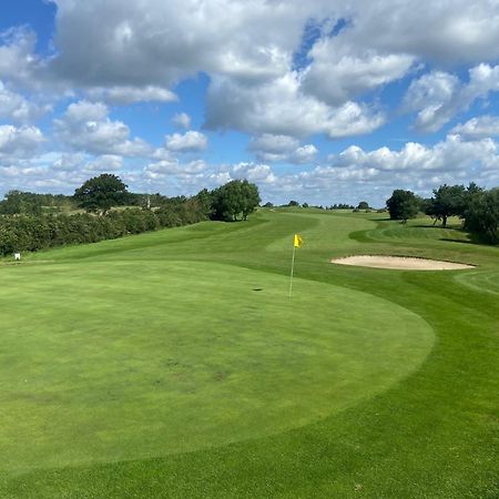 The Wiltshire Hotel, Golf And Leisure Resort Swindon Ngoại thất bức ảnh